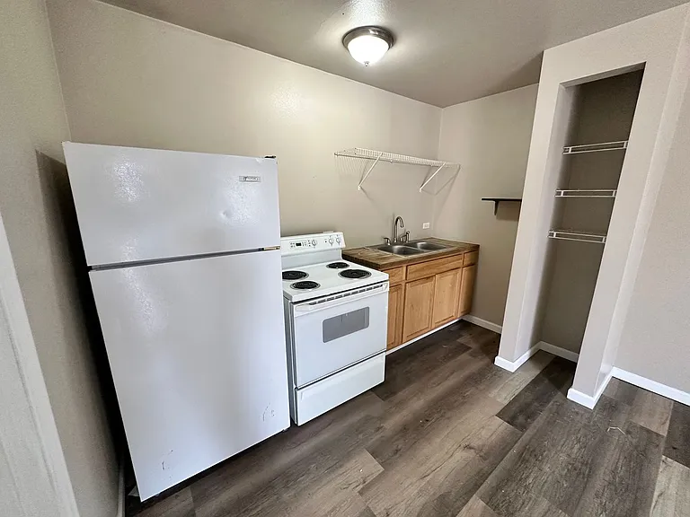 735 N Cleveland St — Photo 4