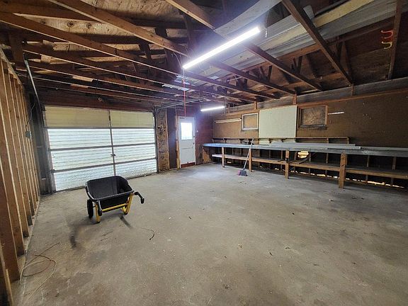 4th image of 57033 Greenlawn Ave