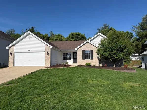 1953 Williamstown Dr, Saint Peters, MO 63376