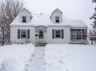 105 Cherokee Dr, Dubuque, IA 52003