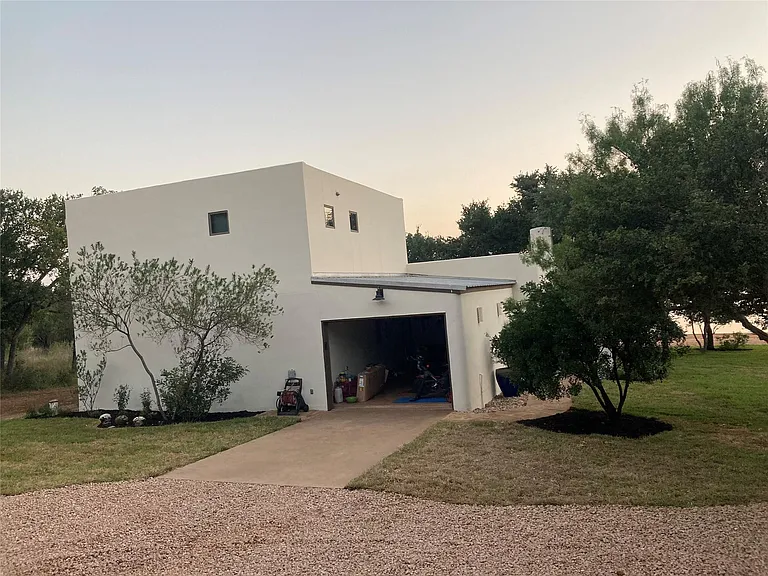 5100 FM 690 — Photo 2