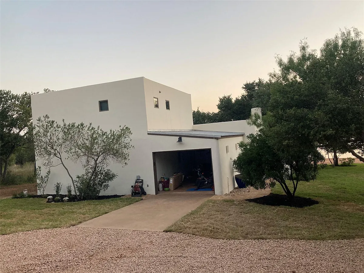 Building Photo - 5100 FM 690