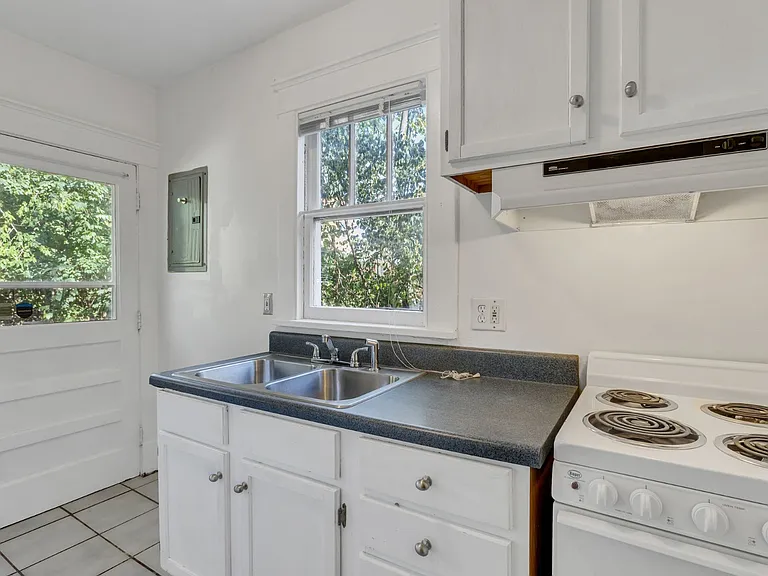 605 Park Cir #B — Photo 21