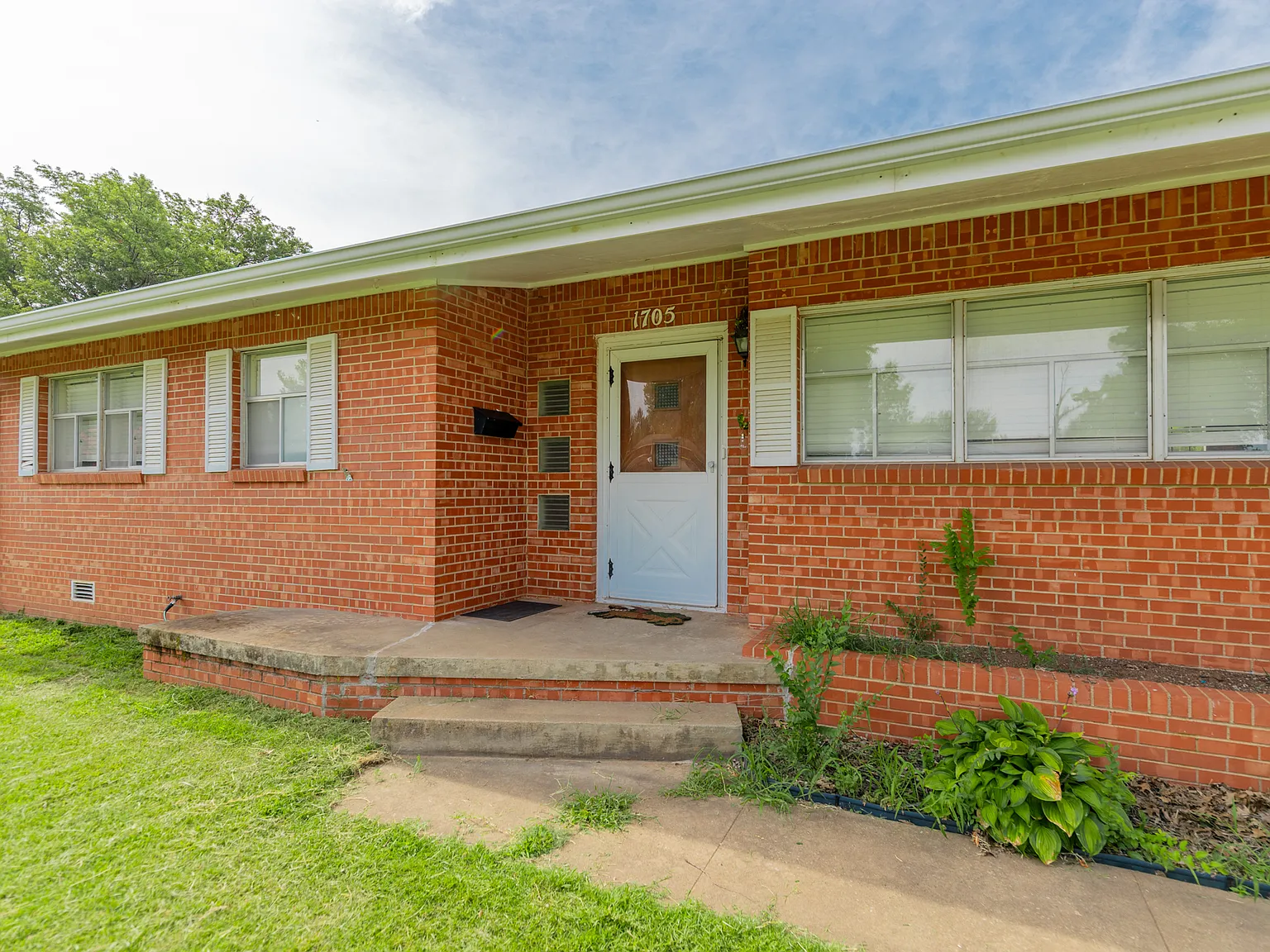 3 bed, 1094 sqft, $1,500 — Photo 2