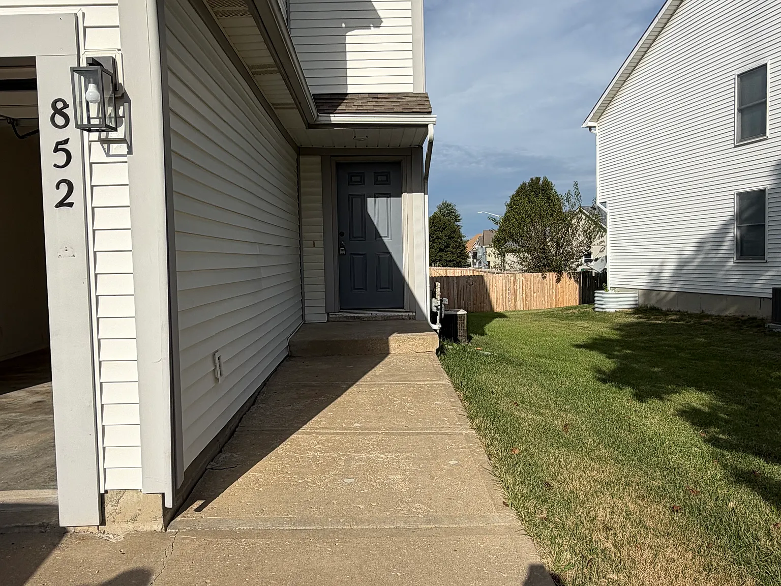 3 bed, 2.5 bath, 1400 sqft, $1,700 — Photo 2