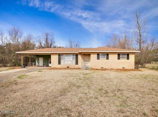 100 W Lake Dr, Clinton, MS 39056