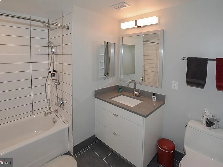 1300 4th St SE #805 — Photo 12