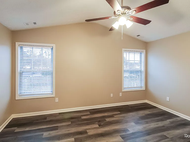 400 Clairidge Ln SW — Photo 6