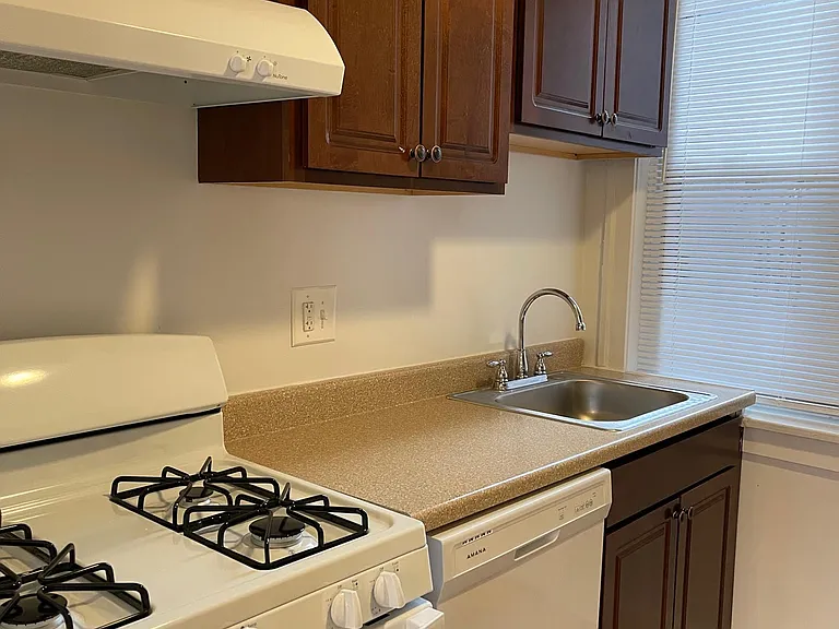 1637 W Estes Ave #3 — Photo 7