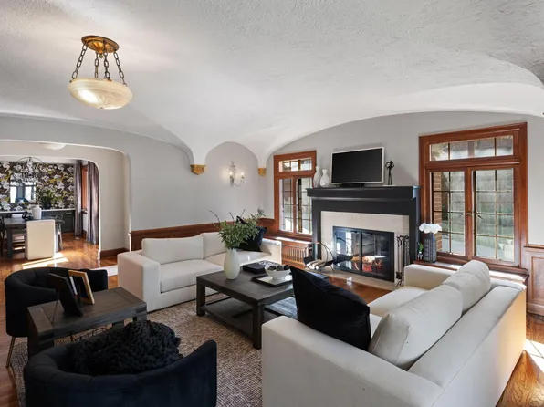 1613 W Franklin Ave, Minneapolis, MN 55405