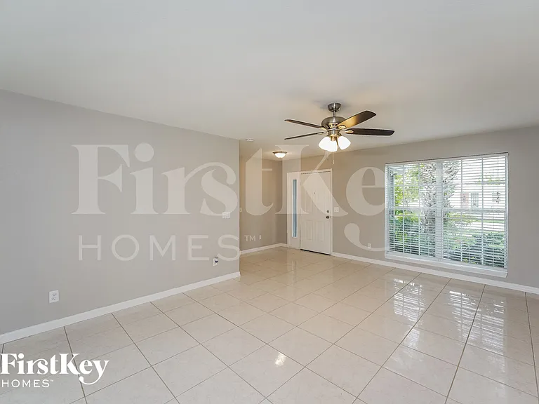 21426 Glendale Ave — Photo 2