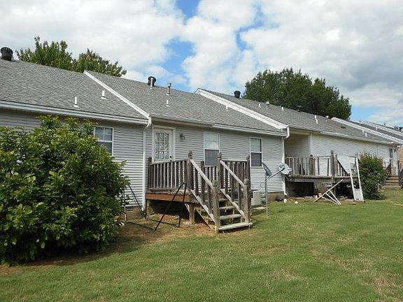 2nd image of 2910 E Moore St River Oaks Cmns #37