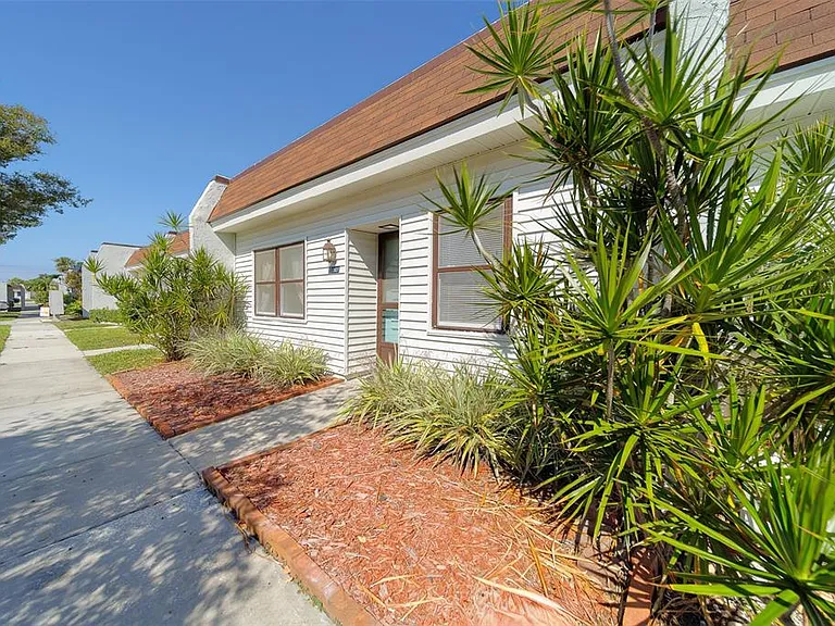13827 Mission Oaks Blvd — Photo 32