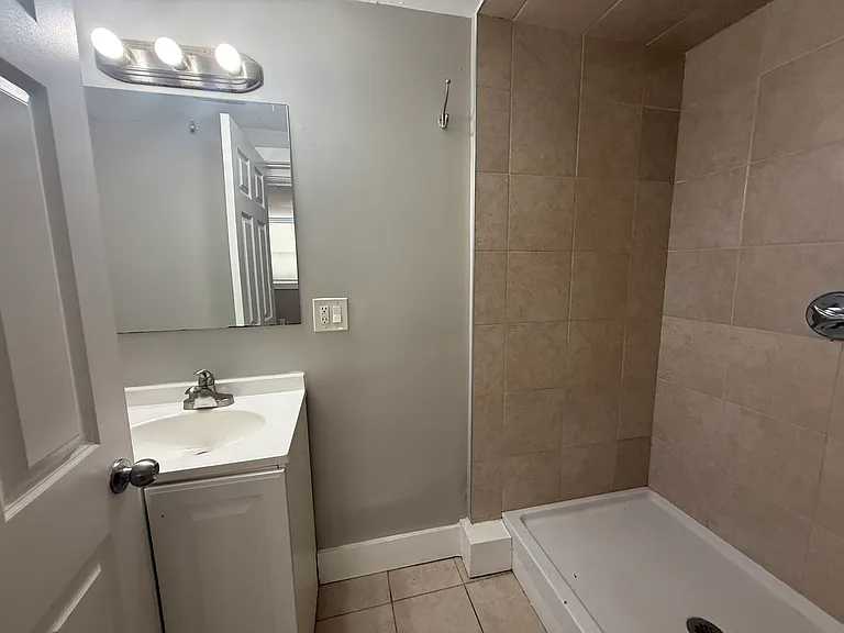 135 Lawton Ave #1 — Photo 6