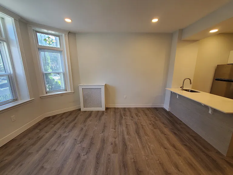 51 Queensberry St #25 — Photo 11