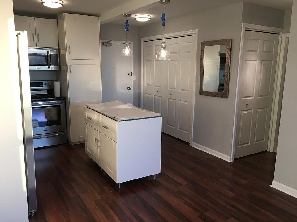 1st image of 1456 N Sandburg Ter #1107B