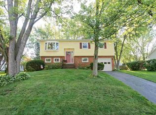 13 Meadowlark Dr, Latham, NY