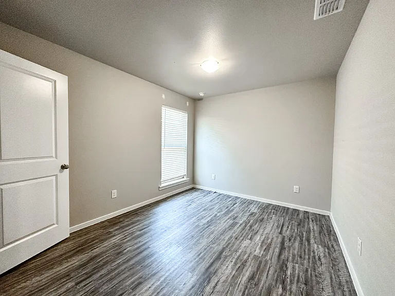 1905 Langford Ave #1 — Photo 7