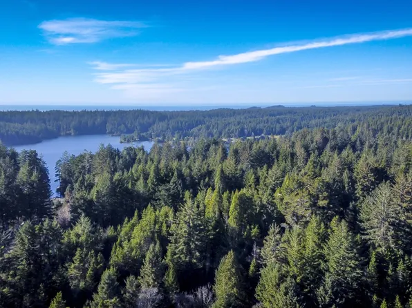 Cedar Ln #112, Florence, OR 97439