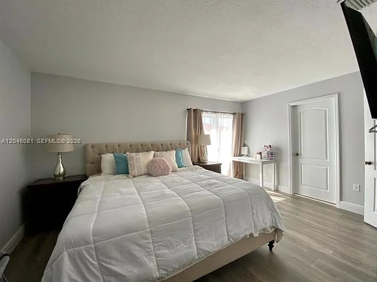 2864 SW 129th Ave — Photo 5