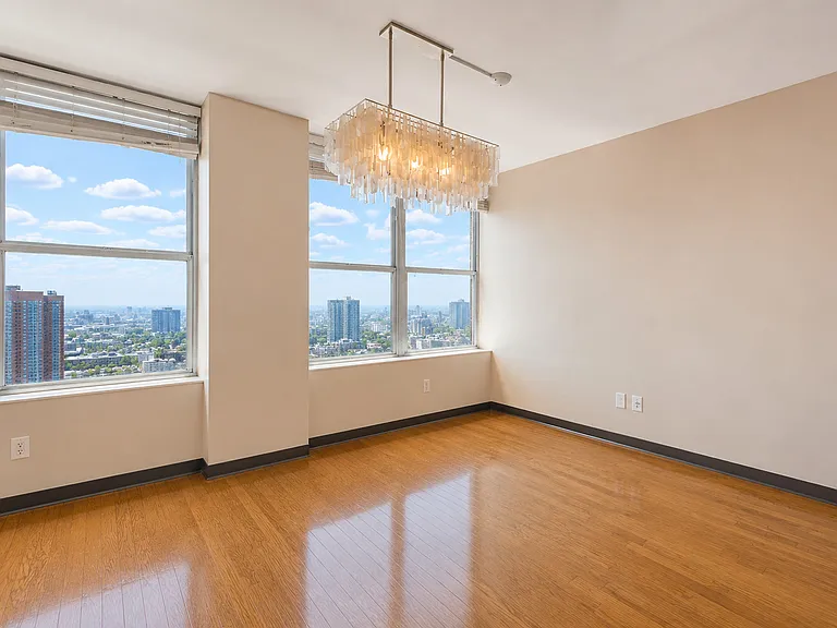 655 W Irving Park Rd #5003 — Photo 15