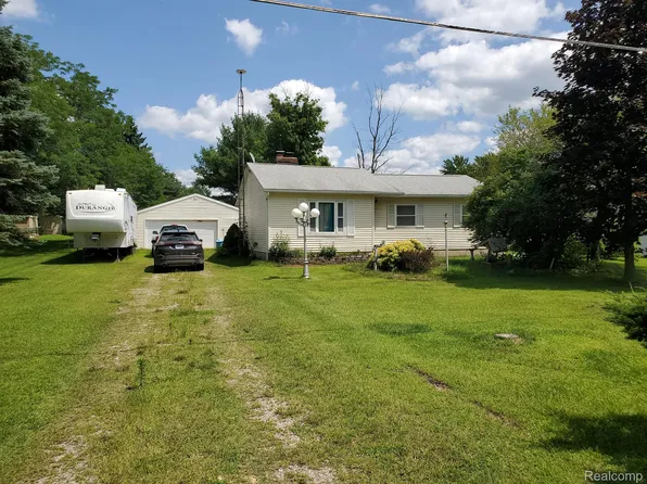 15691 McCaslin Lake Rd, Linden, MI 48451