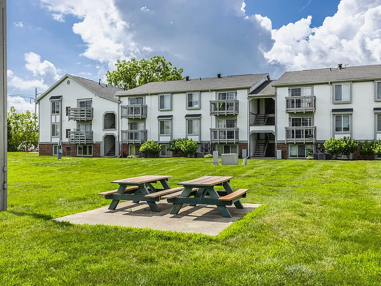 Bay Pointe Apartments — Photo 47