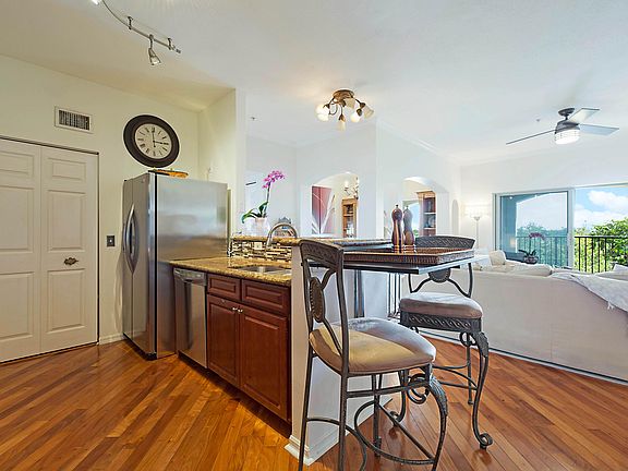 3rd image of 4405 Tuscany Way Unit 4405