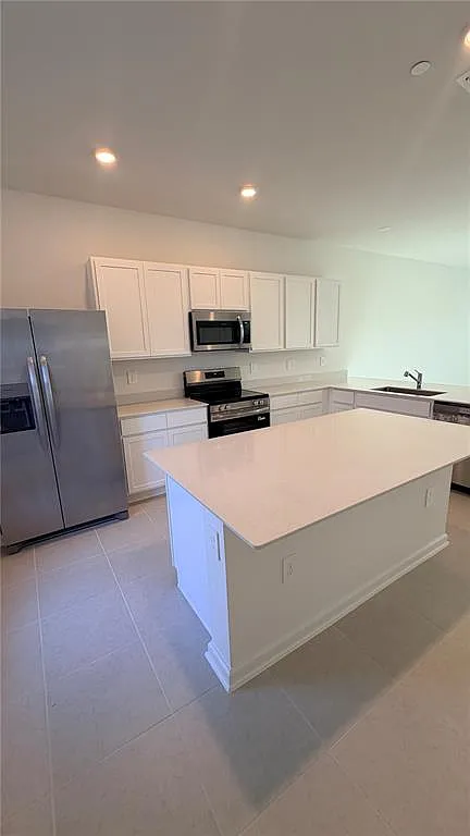 3 bed, 2.5 bath, 1615 sqft, $2,489 — Photo 4