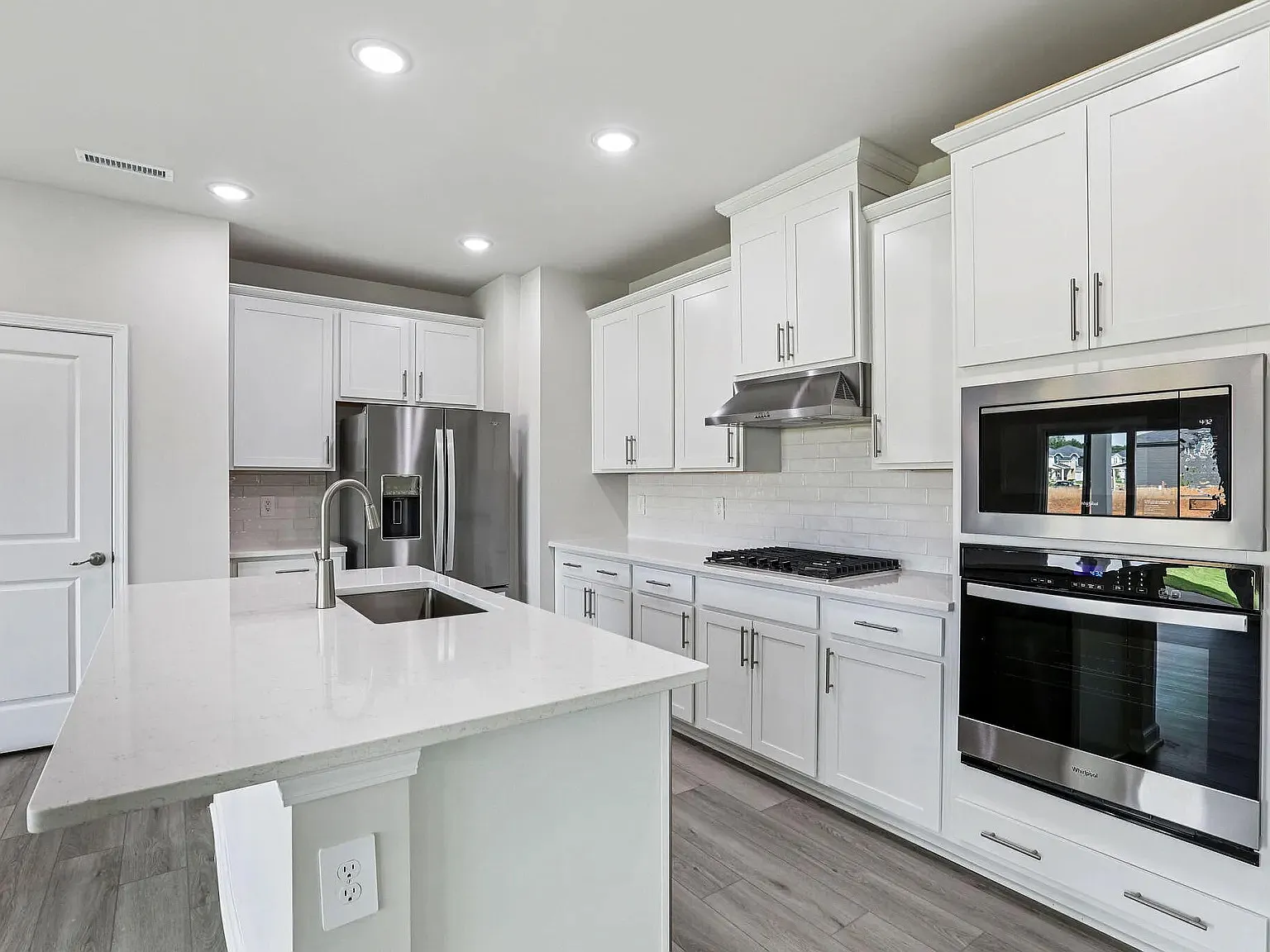 4 bed, 2.5 bath, 1934 sqft, $2,100 — Photo 4