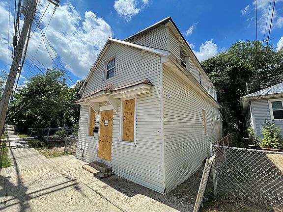 3rd image of 88 Holland Ave