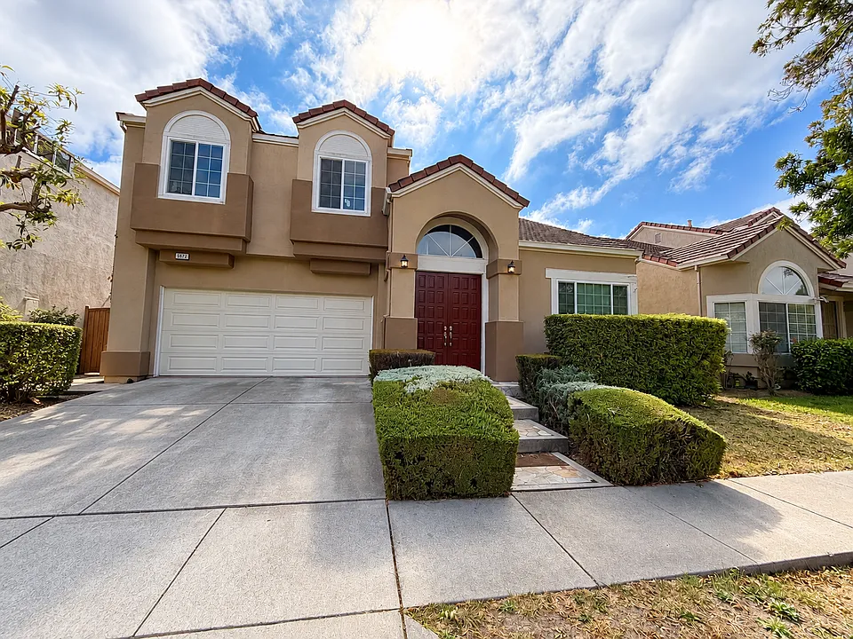 5572 Tan Oak Dr