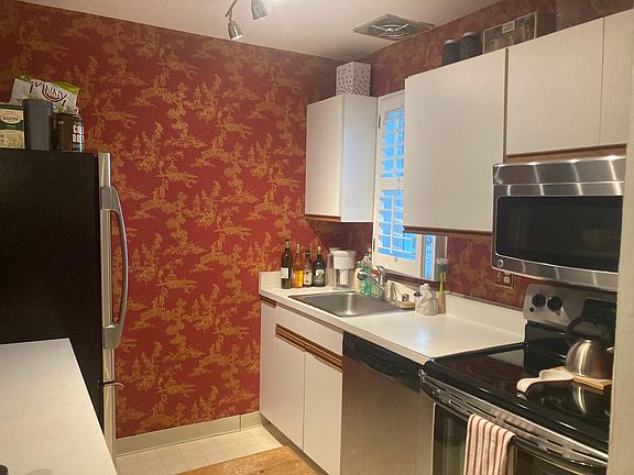 3rd image of 1730 W Abingdon Dr APT 102