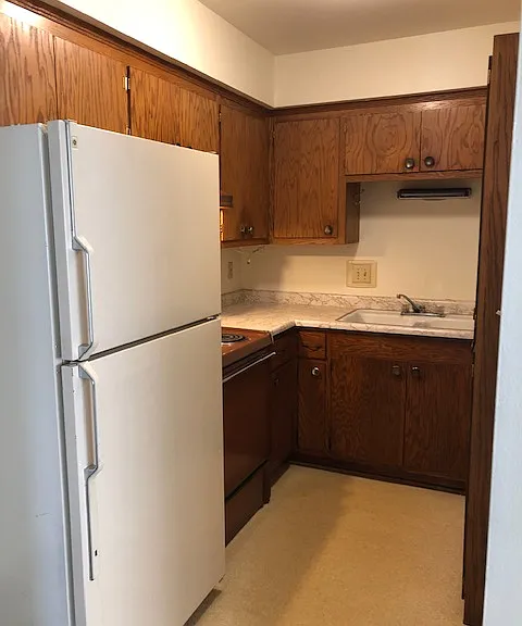 10428 W Lincoln Ave — Photo 2