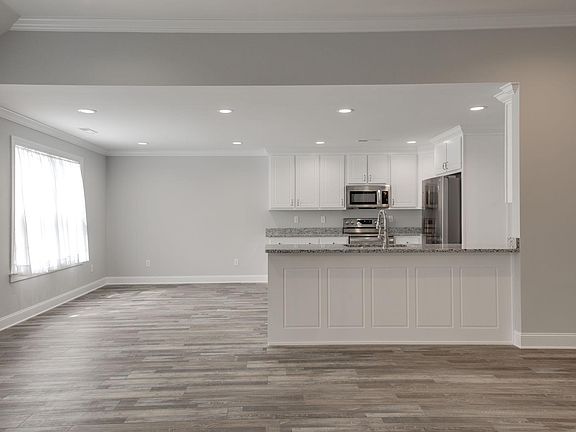 5th image of 6952 Brady Dr