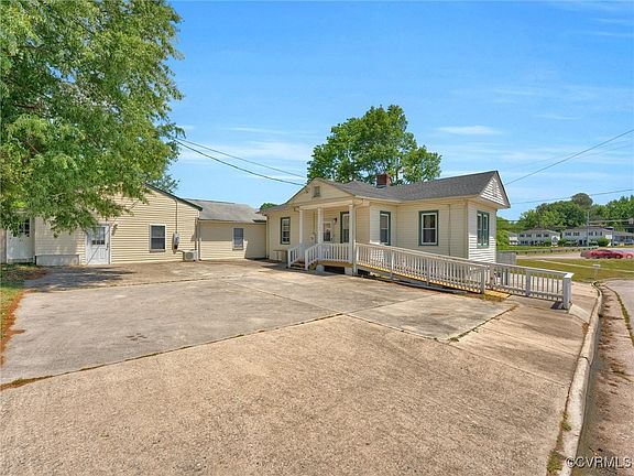 4th image of 2709 Oaklawn Blvd