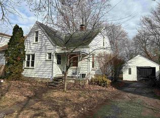 22101 Ridgeway St, Saint Clair Shores, MI 48080