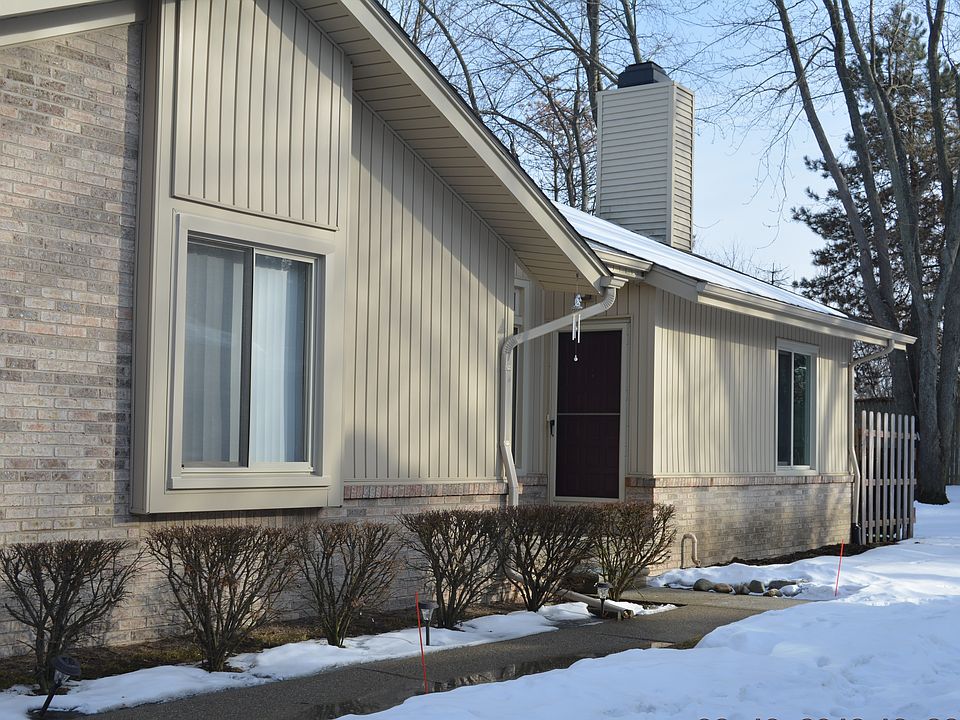 1st image of 1949 Country Ln #1