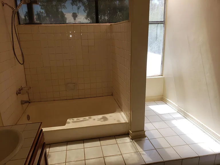 1536 S River Dr — Photo 5