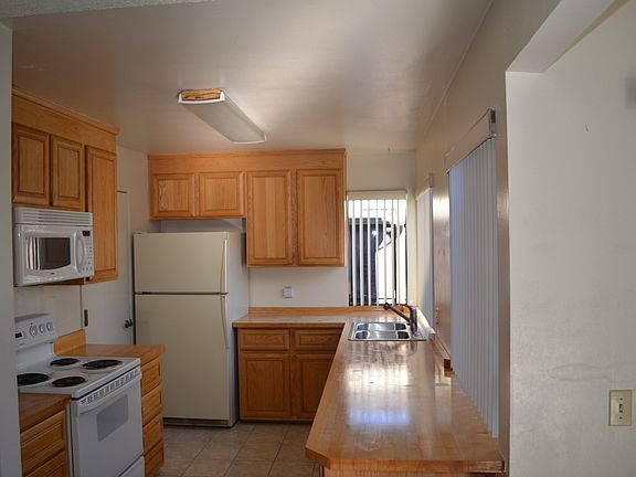 3rd image of 306 Acorn Ct