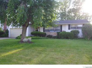 5522 Juno Dr, Lake View, NY 14085