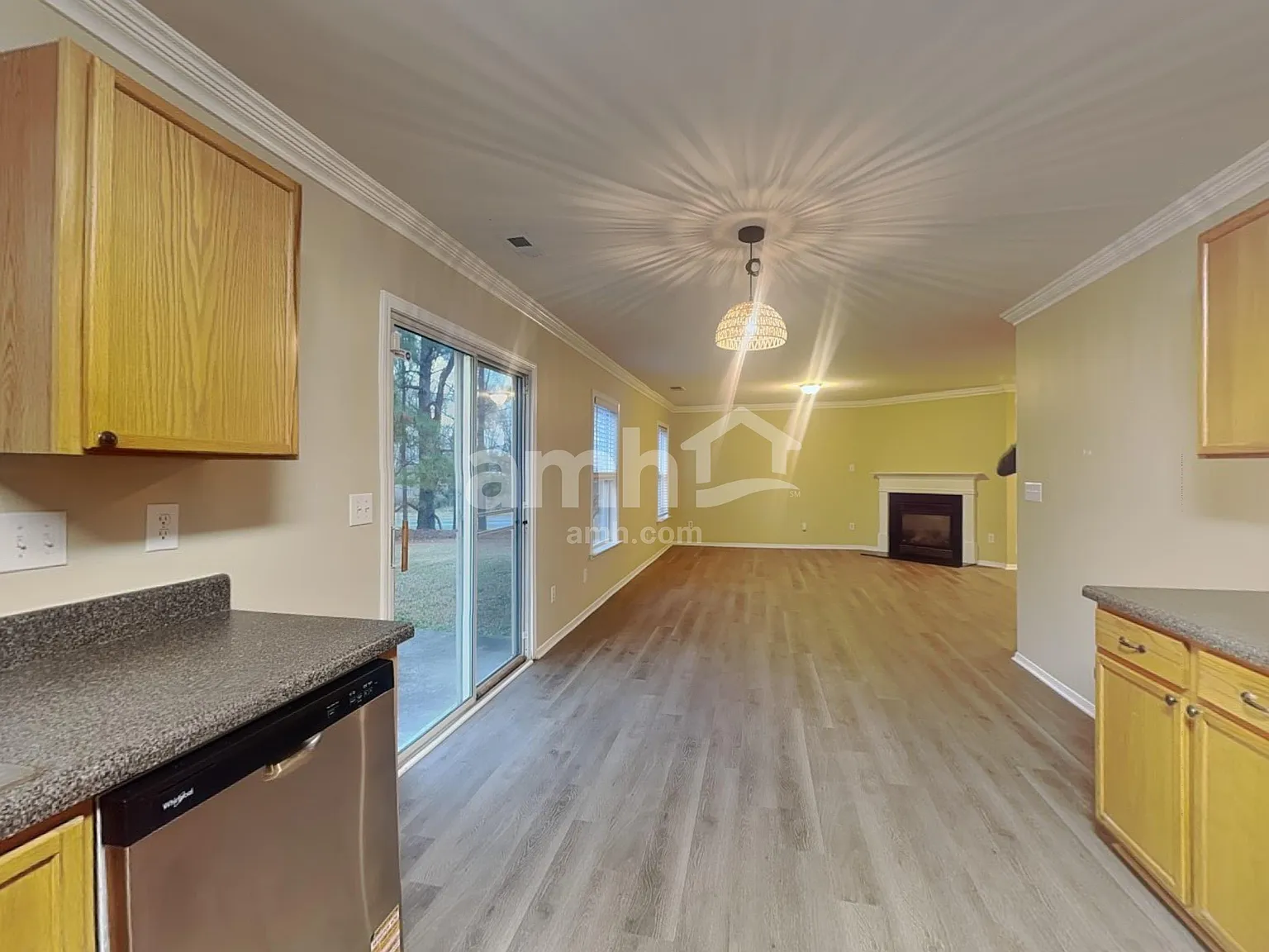 3 bed, 2.5 bath, 2200 sqft, $2,390 — Photo 3