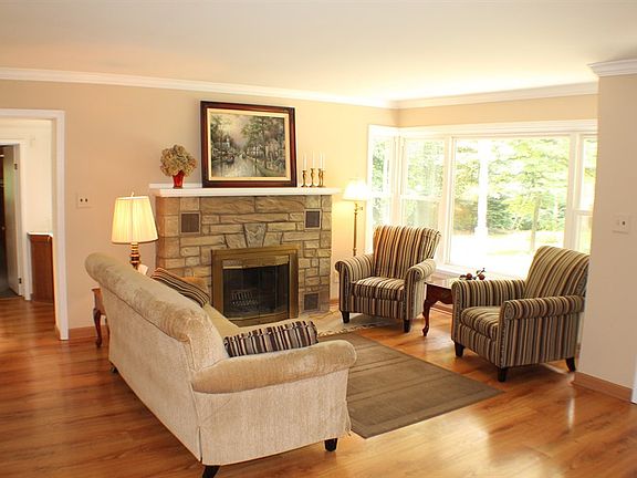 5th image of 23799 Greenleaf Blvd