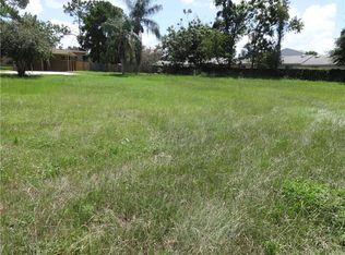 Dora Ave, Tavares, FL 32778