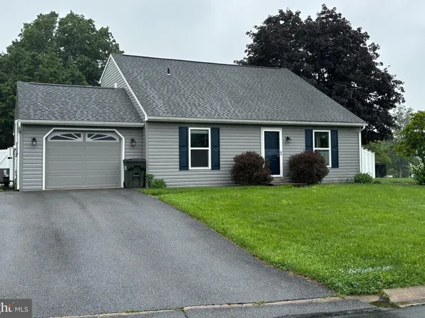 3 Blue Jay Dr, Stevens, PA 17578