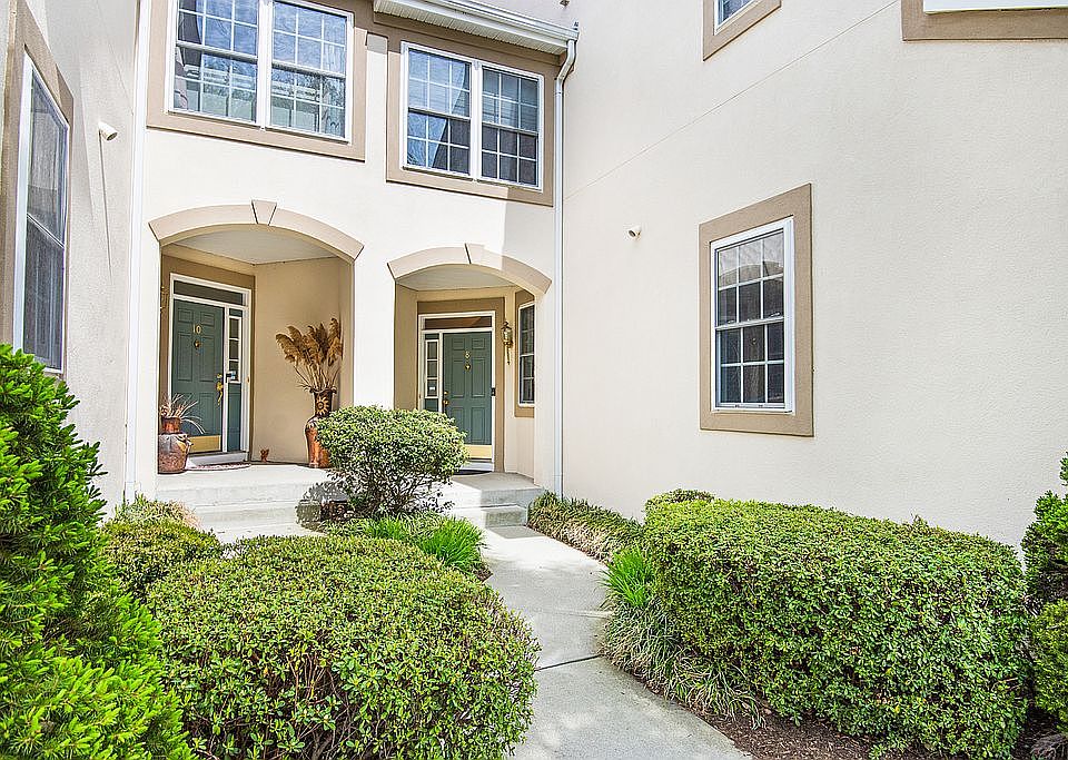 2nd image of 8 Glades Dr #2304