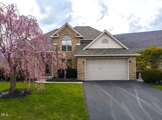 525 Clearview Dr, Hollidaysburg, PA 16648