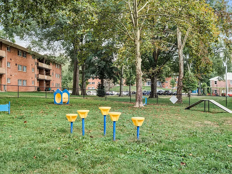 Lynbrook at Mark Center Apartment Homes — Photo 18