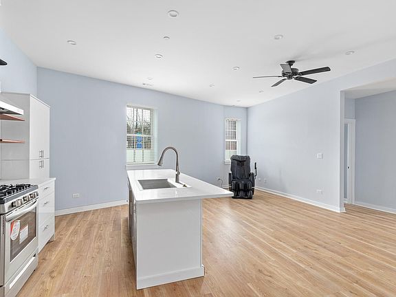 3rd image of 8500 Georgiana Ave #1A