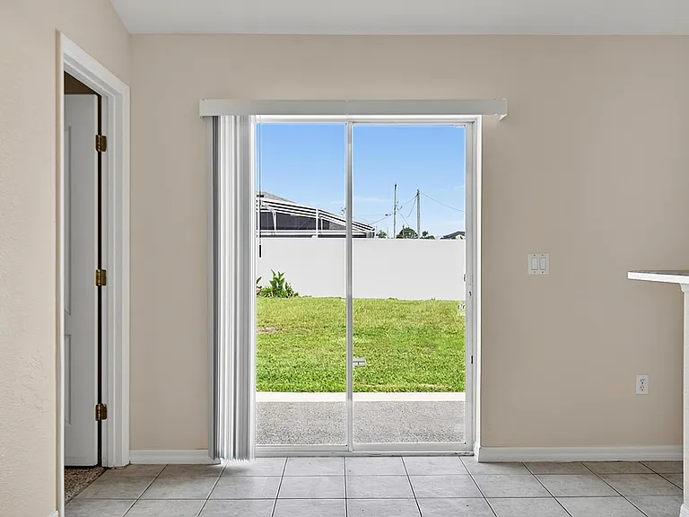 9 Lytton Ln — Photo 13